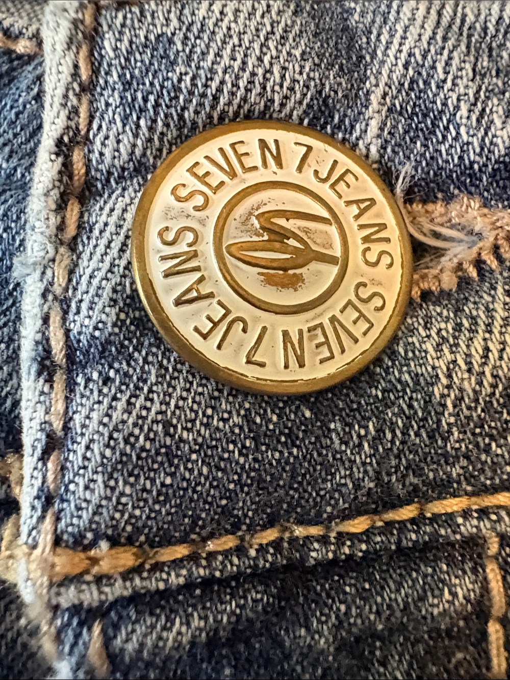 Seven7 Faded Light Blue Capri Jeans - Picture 3 of 8